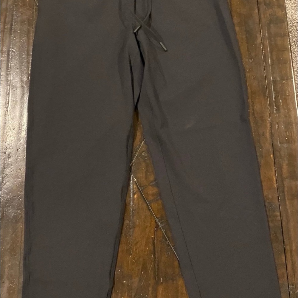 Women’s Lululemon trouser pants in black, size 4